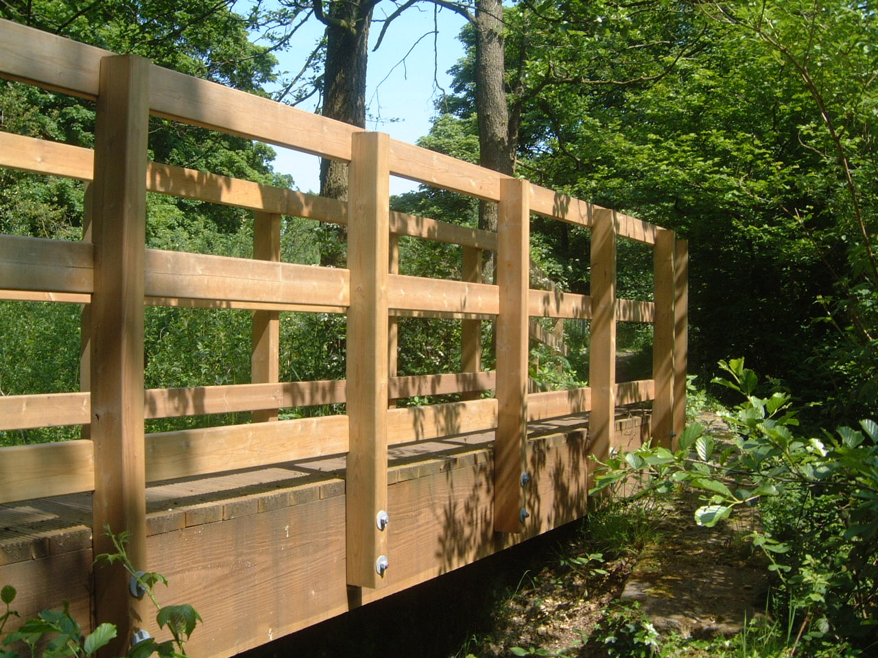 Off the shelf footbridges